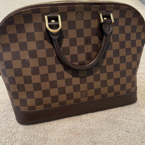 Louis Vuitton beg very good condition and good shape. - Picture 3 of 7